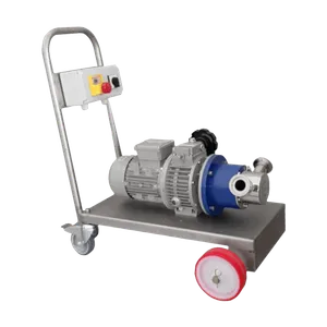 Ruostumattomasta teräksestä valmistettu siirrettävä mehupumppu harmaalla sähkömoottorilla, joka on asennettu levyyn pyörillä ja kahvalla