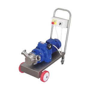 Ruostumattomasta teräksestä valmistettu siirrettävä mehupumppu sinisellä sähkömoottorilla, joka on asennettu levyyn pyörillä ja kahvalla