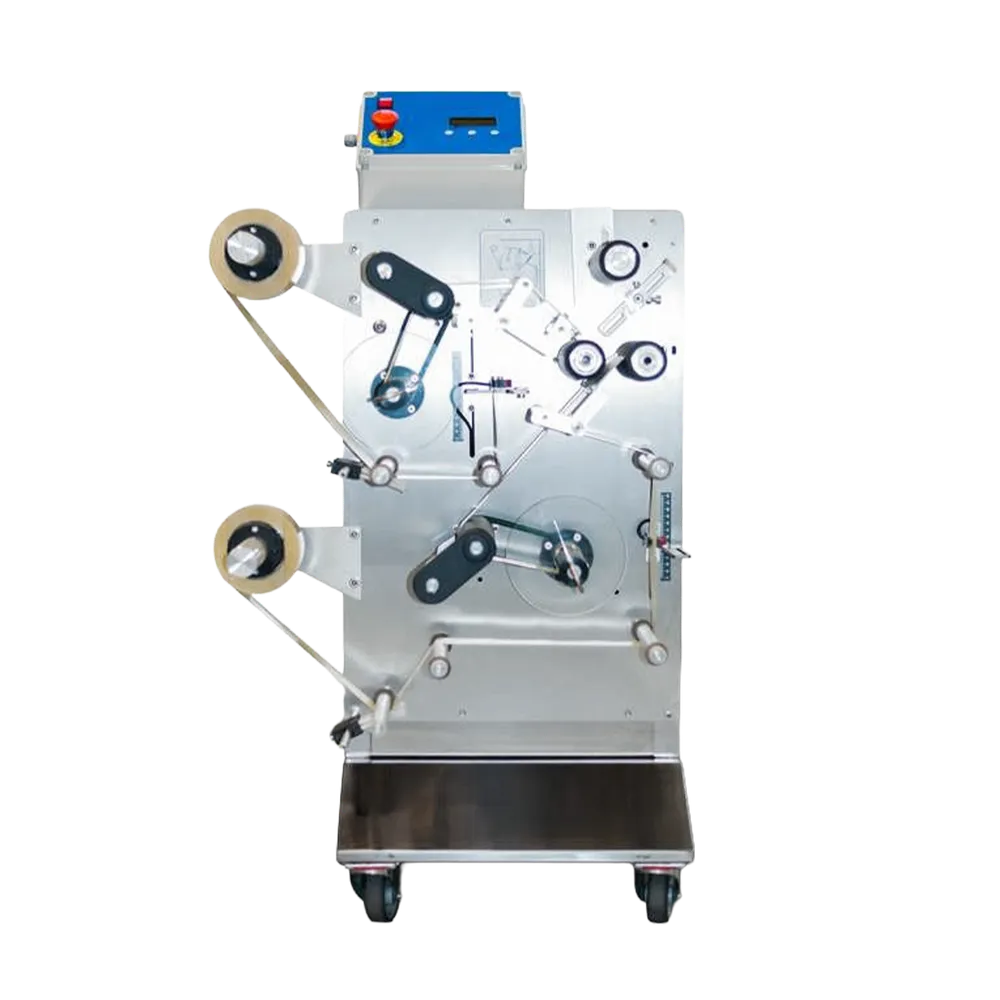 Halvautomatisk mærkningsmaskine til flasker og dåser, hvor en etiketrulle placeres