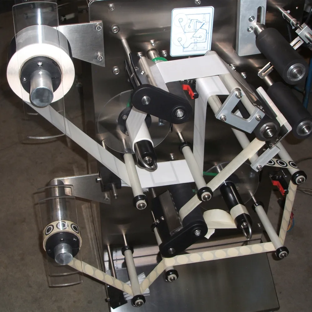 Billede af hele mærkningsmaskineøen med ruller til mærkning 