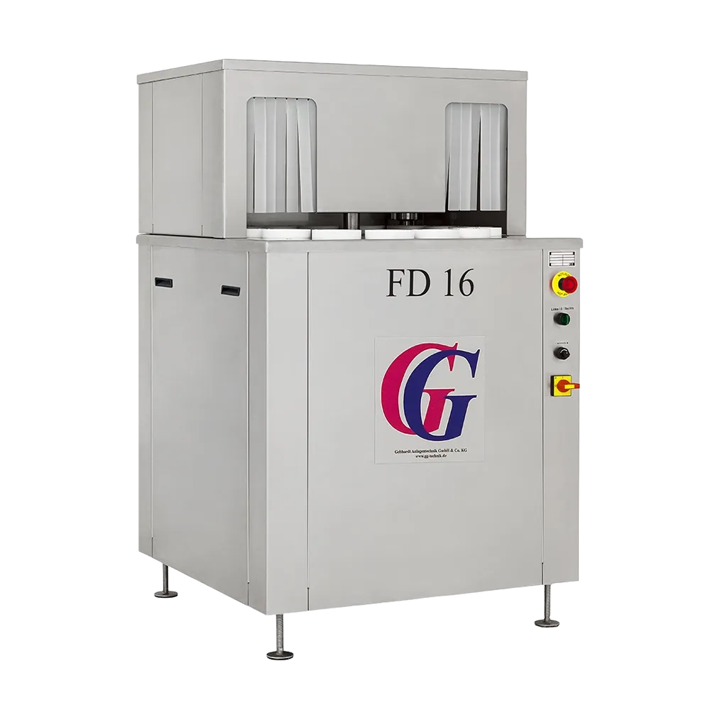 Ruostumattomasta teräksestä valmistettu kone, jossa on pyörivä pöytä, jossa on pidikkeet 16 pullolle, kone toimii höyryllä