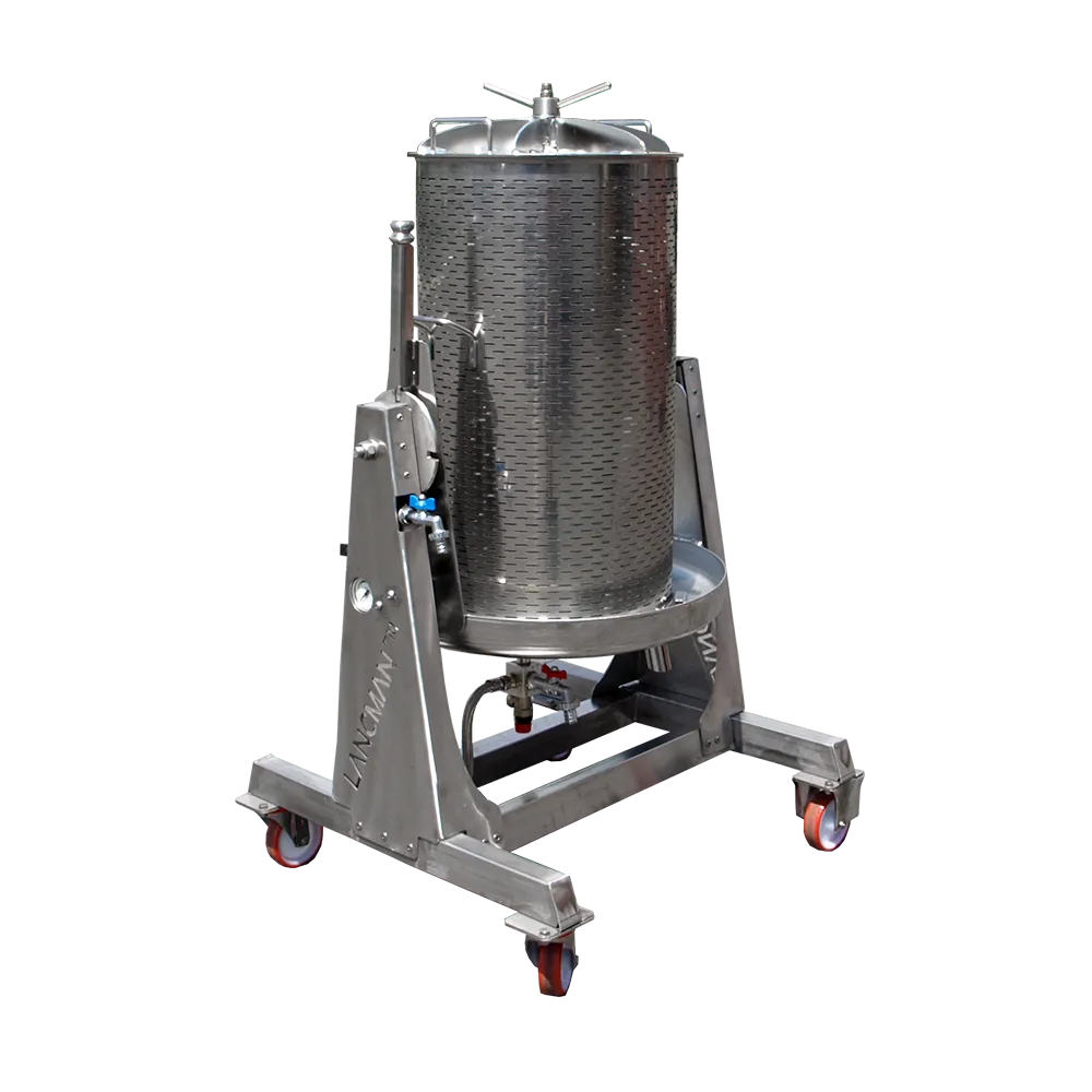 Sylinterimäinen ruostumattomasta teräksestä valmistettu hedelmäpuristin, joka on asennettu jalustalle, jossa on varoventtiili ja pohjaläpivienti