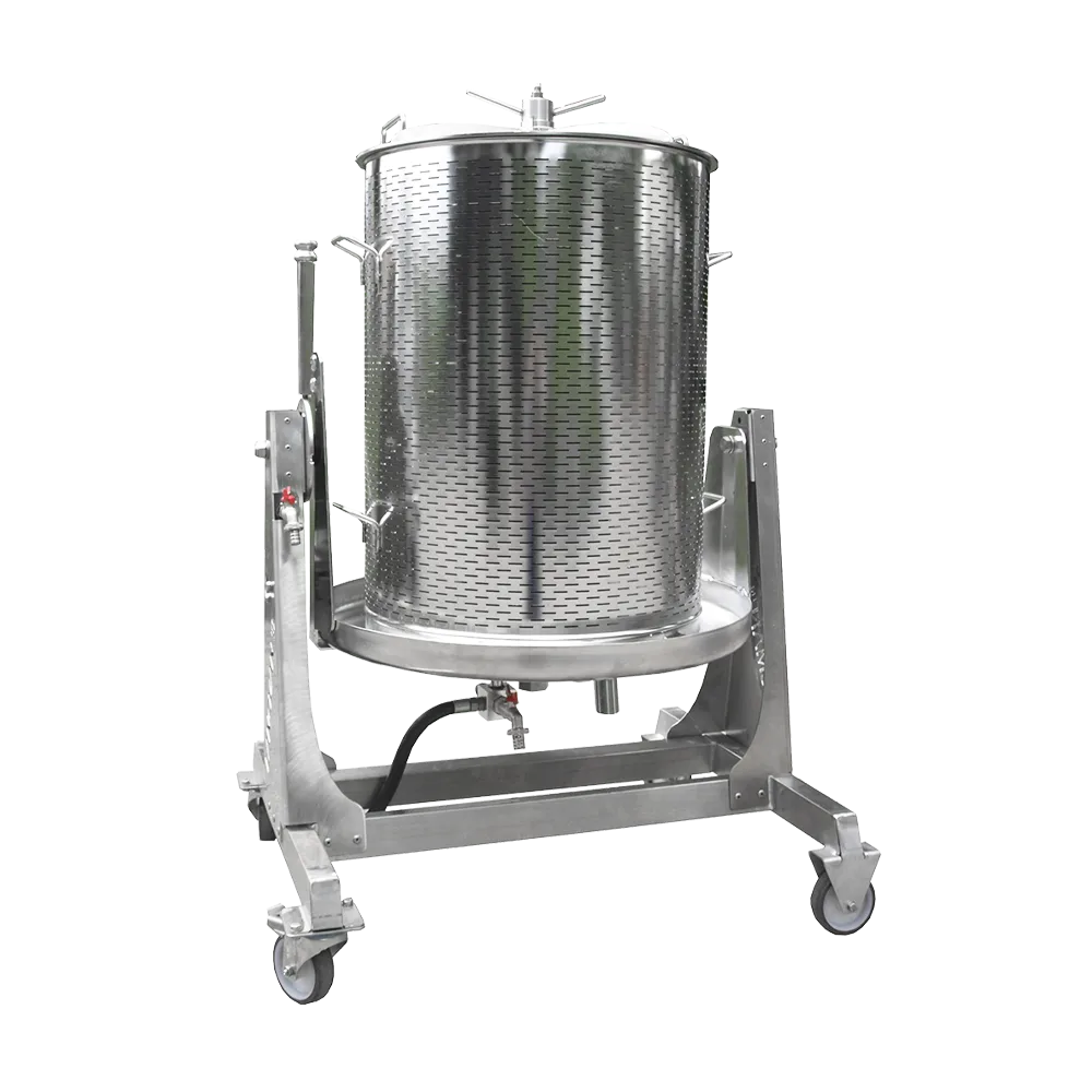 Sylinterimäinen ruostumattomasta teräksestä valmistettu hedelmäpuristin, joka on asennettu jalustalle, jossa on kääntyvät pyörät