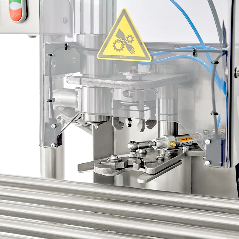 Närbild på Fyllnadshuvd med hållare till bag-in-box-fyllare Autoflow