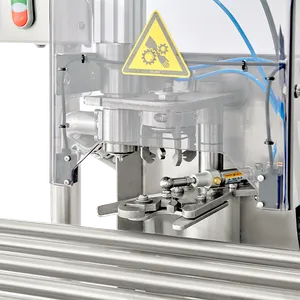 Närbild på Fyllnadshuvd med hållare till bag-in-box-fyllare Autoflow