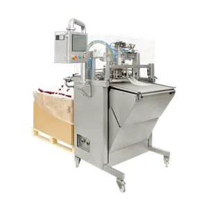 BIB fyllare Maxiflow står framför en pall med Bag-in-web påsar