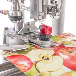 Närbild på fyllnadshuvud med en påse placerad i hållaren