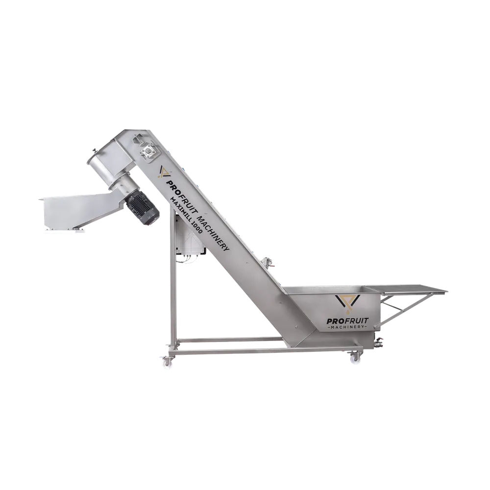 Stor maskine med doseringsenhed i rustfrit stål, der bruges til at vaske, transportere og knuse frugt