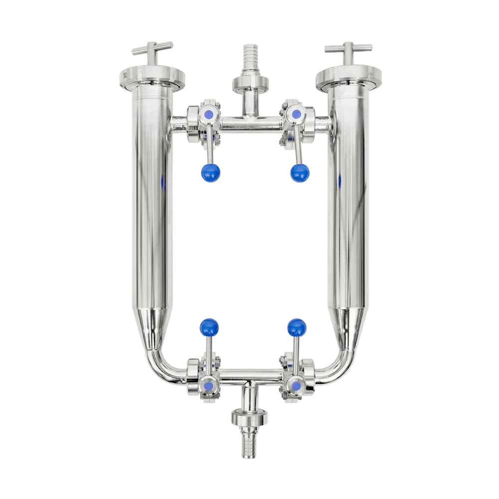 Två parallellkopplade rörfilter i rostfritt stål med ventiler före och efter filter