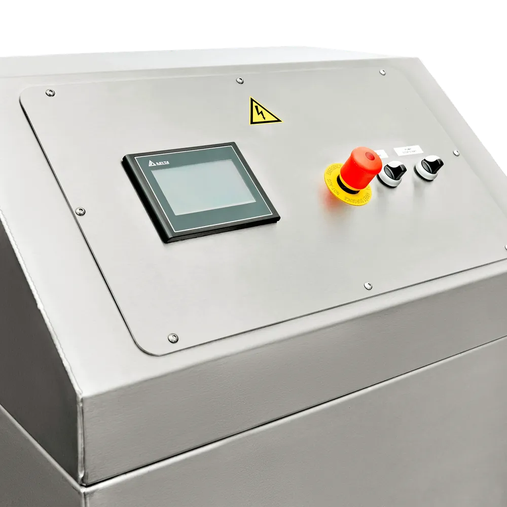 Ruostumattomasta teräksestä valmistettuun koteloon asennettu ohjauspaneeli, jossa on painikkeet ja näyttö