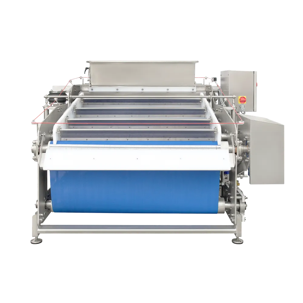 Hihnapuristin, jossa on siniset hihnat ja ruostumattomasta teräksestä valmistettu rakenne, jossa on valkoisia muovisia yksityiskohtia, punainen johto kytketty turvakytkimeen