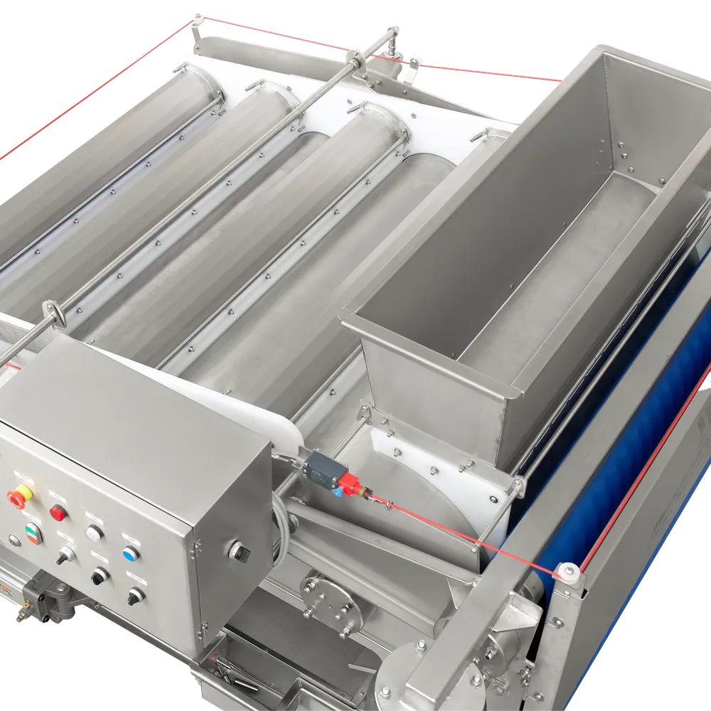 Yleiskatsaus ruostumattomasta teräksestä valmistettuun syöttösuppiloon