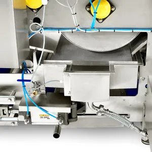 Hihnapuristimen alla oleva keräyslaatikko, johon on kiinnitetty pumppu