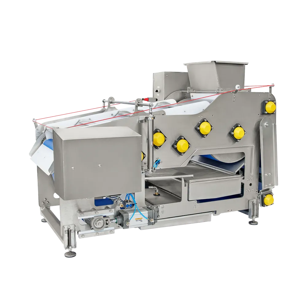 Tekniskt avancerad bandpress i rostfritt stål med blå detaljer samt knappar och slangar för att pressa frukt