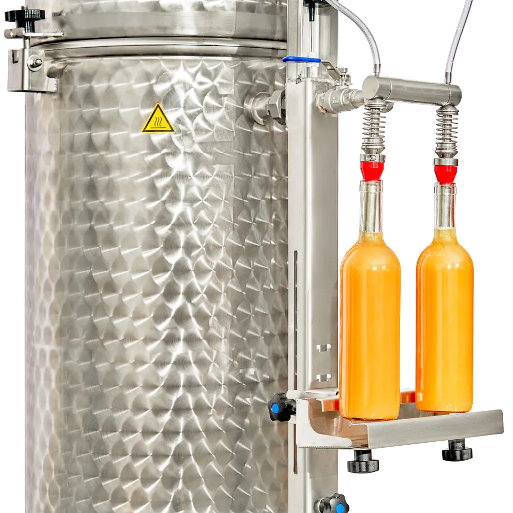 Nærbilde av pasteurisatoren med installert utstyr for fylling av flasker