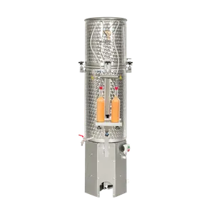 En sylindrisk pasteuriseringsmaskin med utløp for flaskefylling