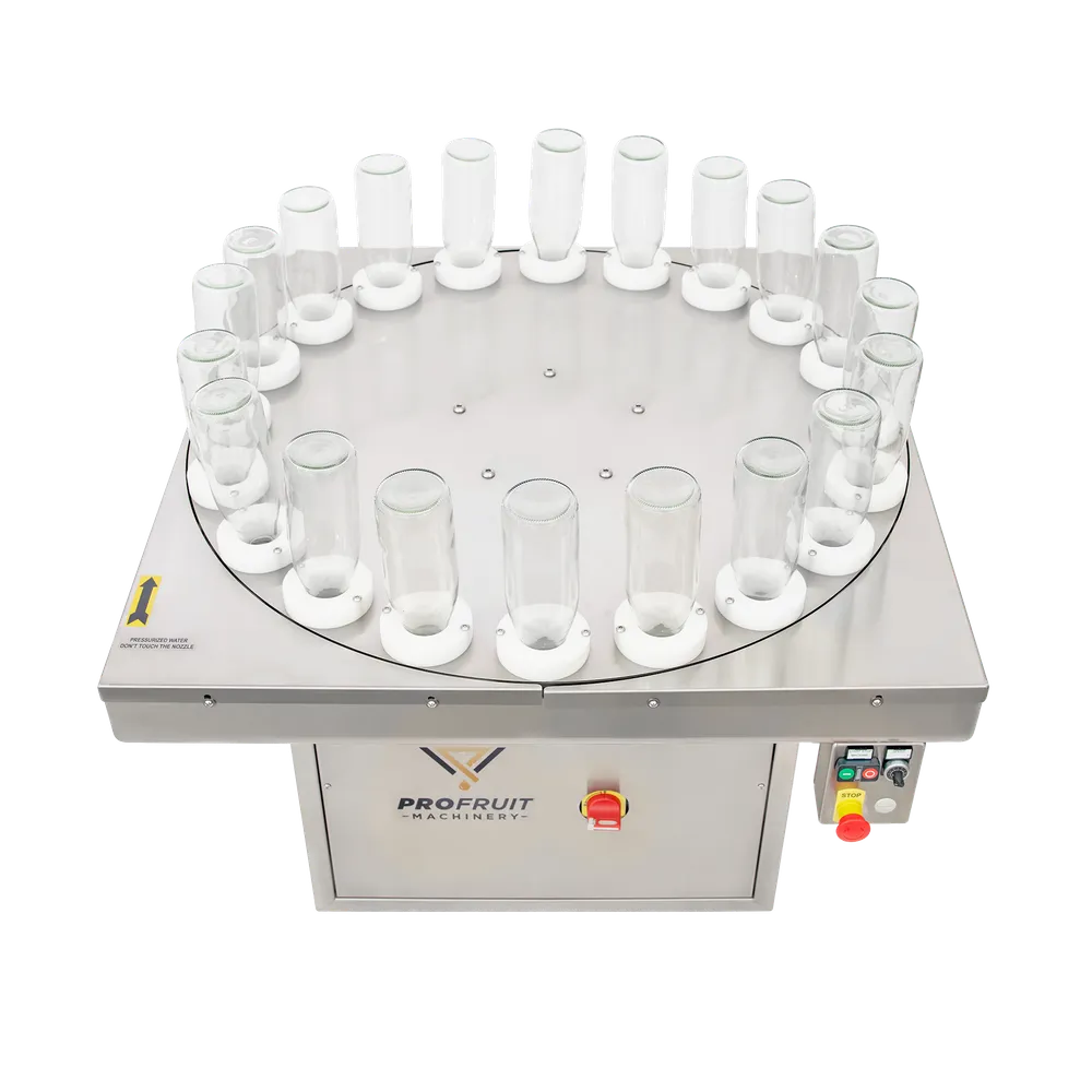 Halvautomatisk flaskevasker med roterende bord med plass til 20 flasker, nødstopp og knapper støpt på siden av maskinen