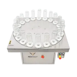 Halvautomatisk flaskevasker med roterende bord med plass til 20 flasker, nødstopp og knapper støpt på siden av maskinen