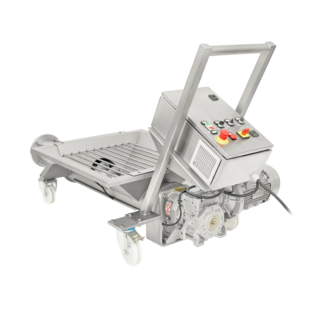 Skruepumpen har en integrert fôrbeholder og er montert på en ramme med fire hjul og et integrert håndtak