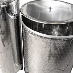 Stor rustfri ståltank med poleret finish og rustfrit stål låg