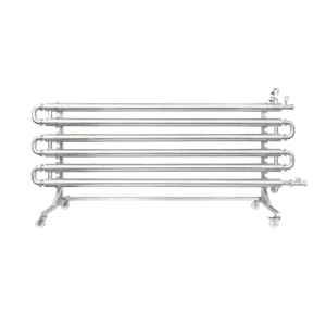 Rørvarmeveksler på ramme med fire svingbare hjul, rør og ramme er laget av rustfritt stål