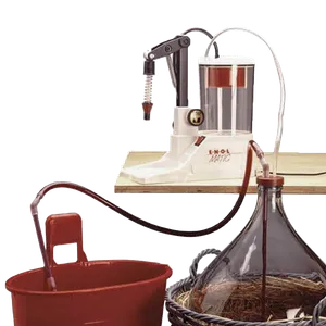 vacuum filler-enolmatic i et sett sammen med en damejanne for fylling