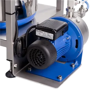 Lähikuva pumpusta, puoliautomaattisen pullonhuuhtelulaitteen tarvikkeet