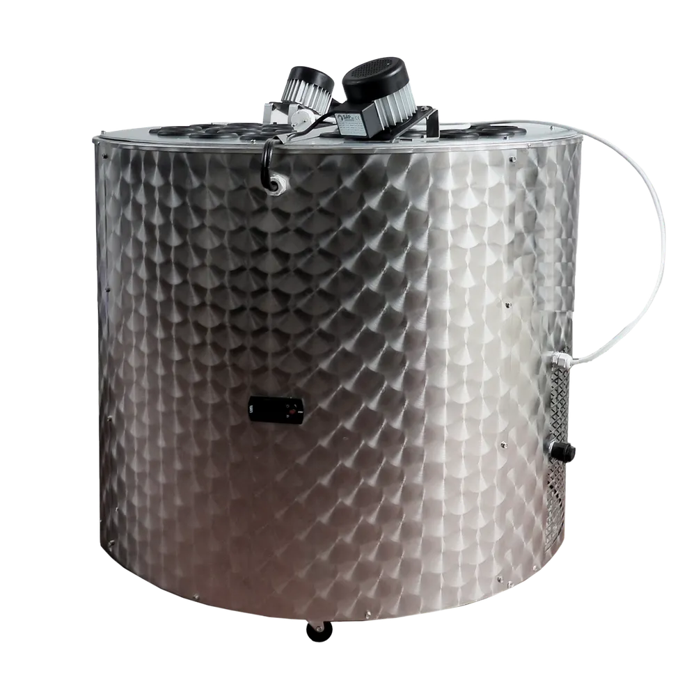 Bot 32 flaskehalsfryser med flere flasker plassert i fryseren for å fryse sedimentet i flaskehalsen