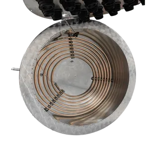 Innsiden av flaskehalsfryser Bot 45 med flasker i tanken under pågående frysing av sediment