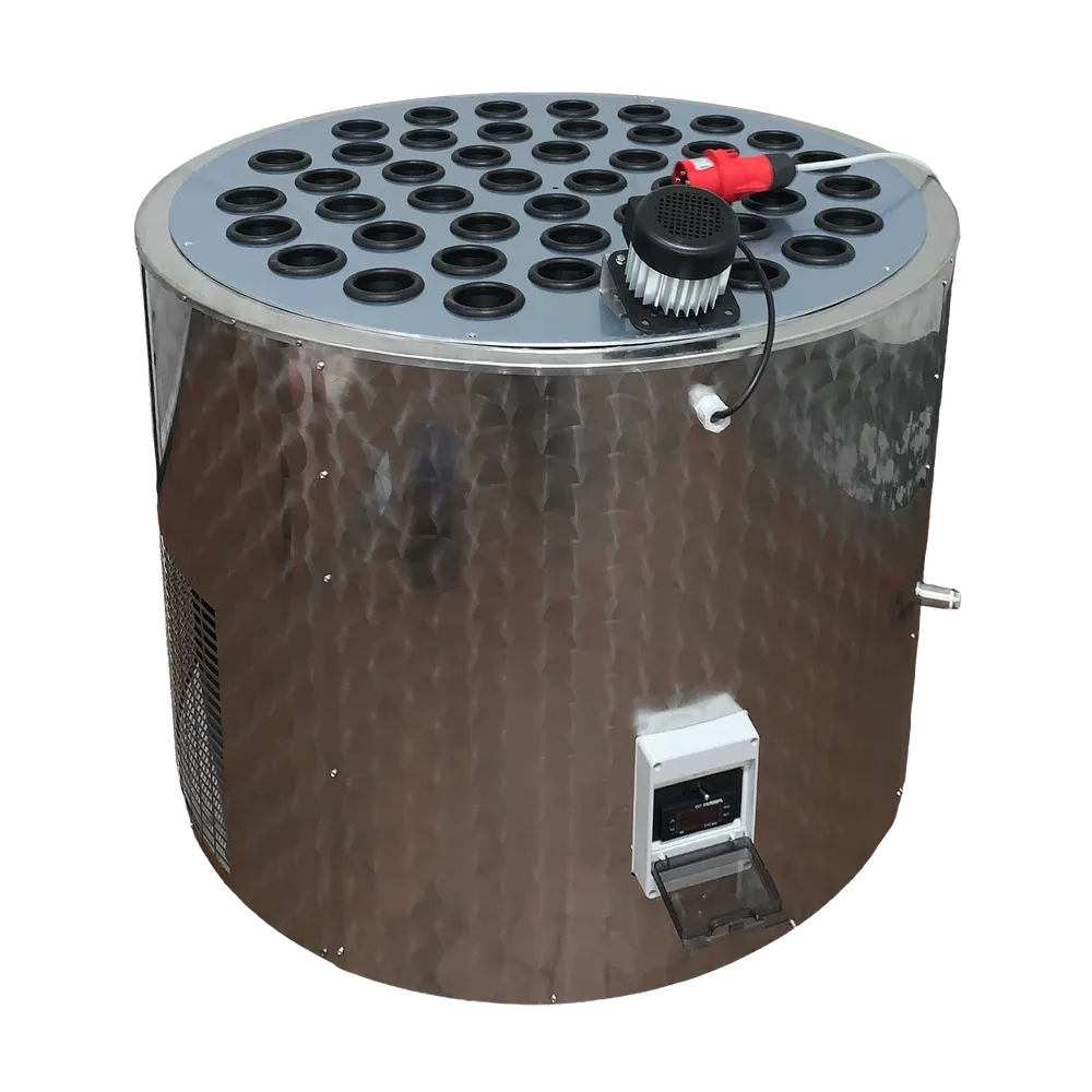 Nærbilde av flaskehalsfryser Bot 45 med flasker i frysemodus der sediment samler seg i halsen