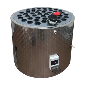 Nærbilde av flaskehalsfryser Bot 45 med flasker i frysemodus der sediment samler seg i halsen