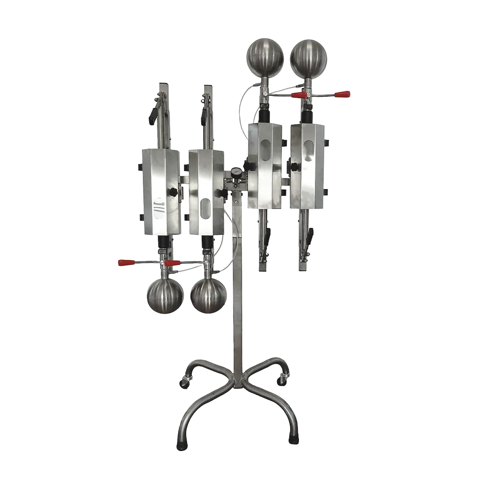 Karbonaattori ruostumattomasta teräksestä valmistetulla jalustalla, jossa on tilaa 4 pullolle