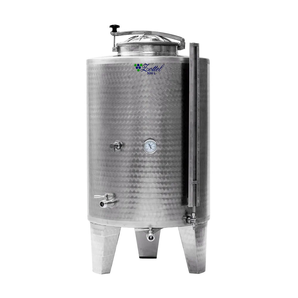 Tank i rostfritt stål på ben som används till ciderjäsning och jäsning av vin