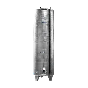 Stor och hög tank tillverkad i rostfritt stål som används för maceration och jäsning vid produktion av cider och vin