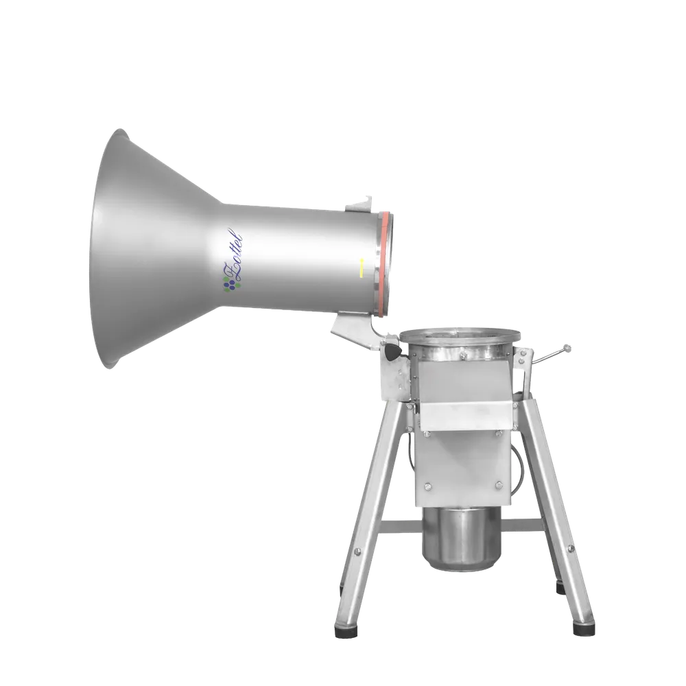 Fruktkvern MMS55 med åpen trakt klar til fylling med frukt