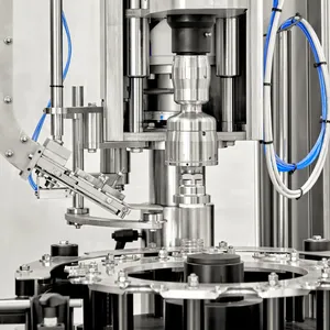 Nærbilde av maskinen i rustfritt stål som viser forseglingsmekanismen