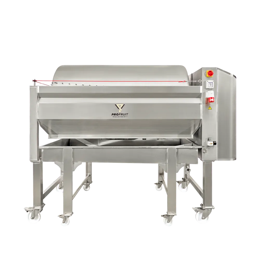 Pneumatisk druvpress tillverkad helt i rostfritt stål monterad på svängbara hjul