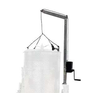 Vinssi on asennettu Lancmanin vesipuristimeen, vesipuristin on valkoisen sävyinen