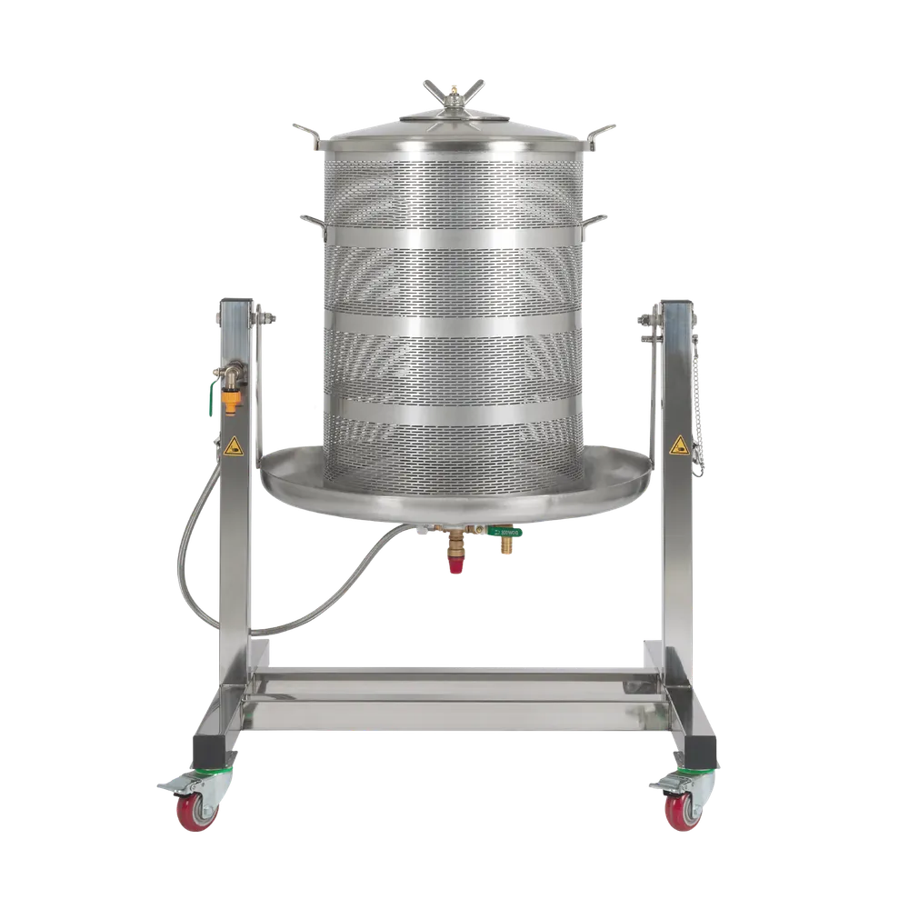 Stor vanndrevet hydroresse som brukes til å presse saft fra frukt og bær. Pressekurven kan vippes og står på et stativ med hjul