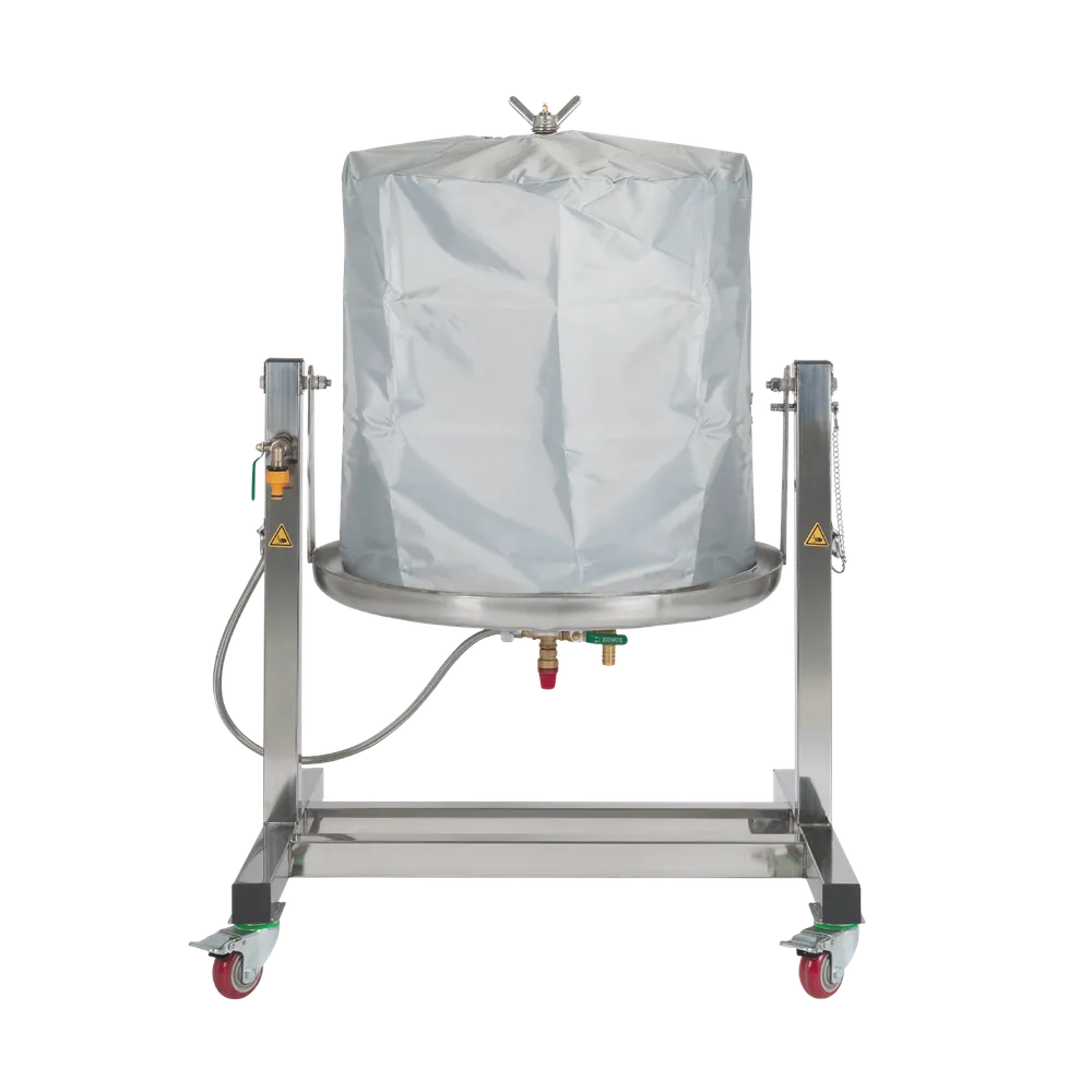 Ett praktiskt överdrag som placeras över fruktpressen, skyddar mot stänk vid pressning.