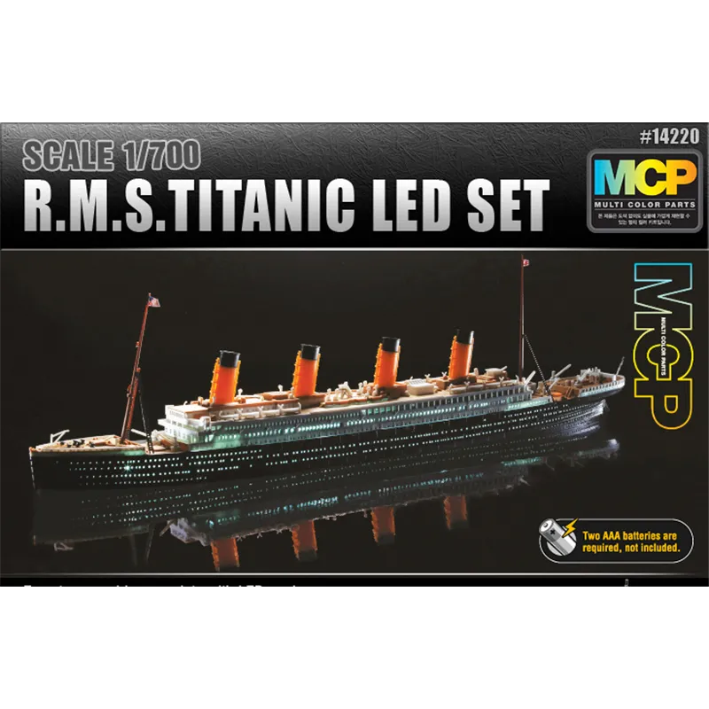1/700 Titanic w colored parts + LED set (383 mm)