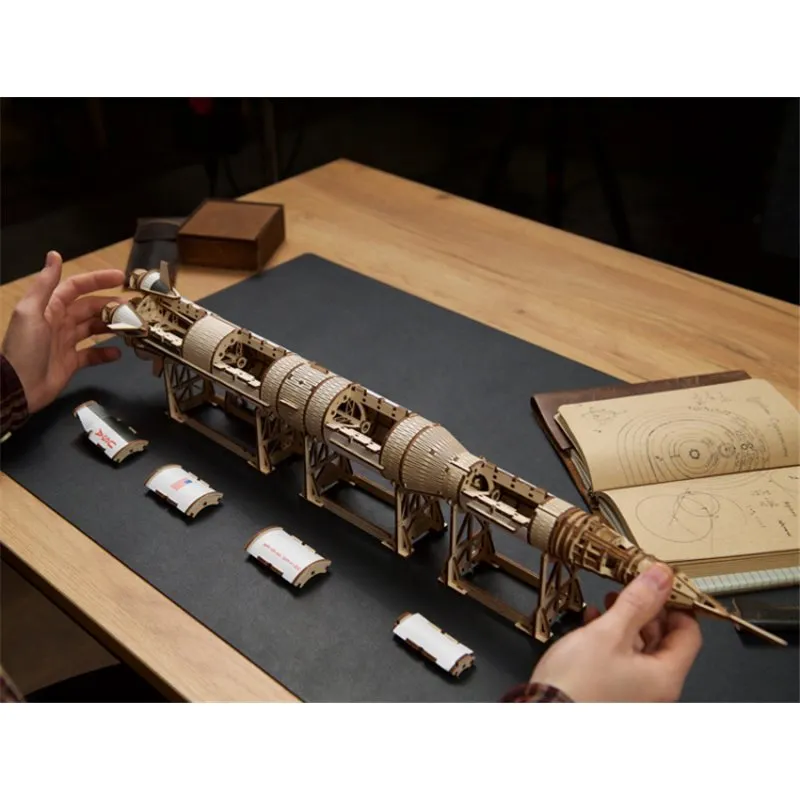 Ugears NASA Saturn V - 6