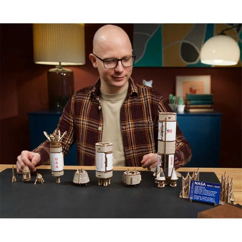 Ugears NASA Saturn V - 8