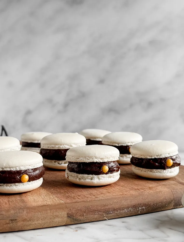 Macarons som studentmössor
