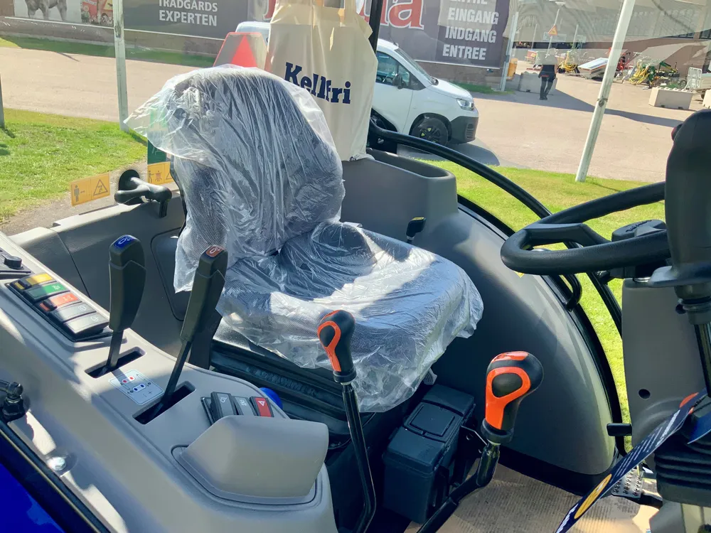 Traktor Lovol 50 hk 4wd med frontlastare, Stage V