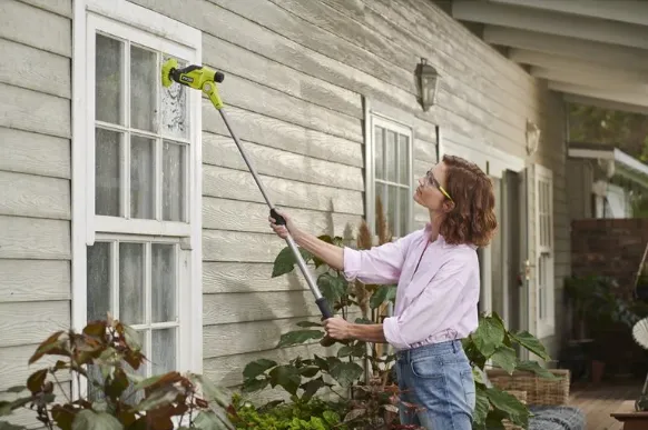 Ryobi RTS4-120G Teleskopisk rengöringsborste 4V USB Litium Komplett