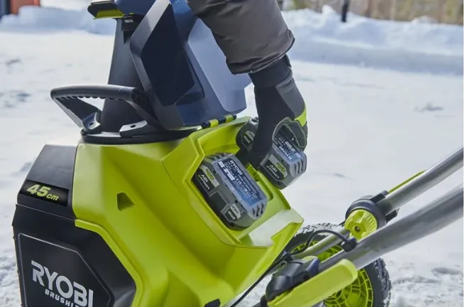 Ryobi RY18STX45A-0 Snöslunga Brushless 45 cm 18V