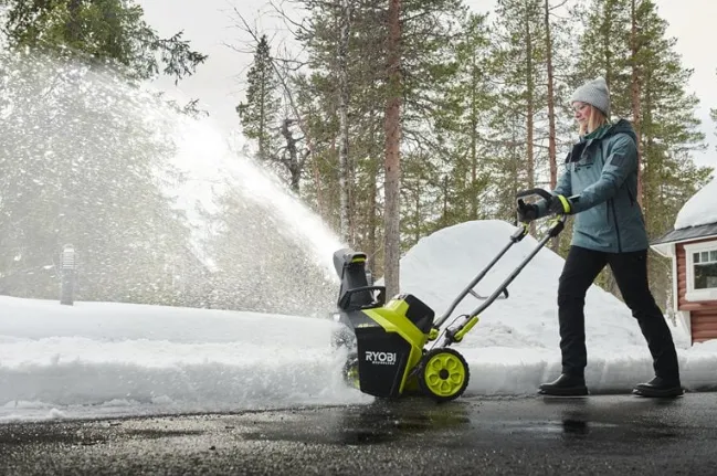 Ryobi RY18STX45A-0 Snöslunga Brushless 45 cm 18V