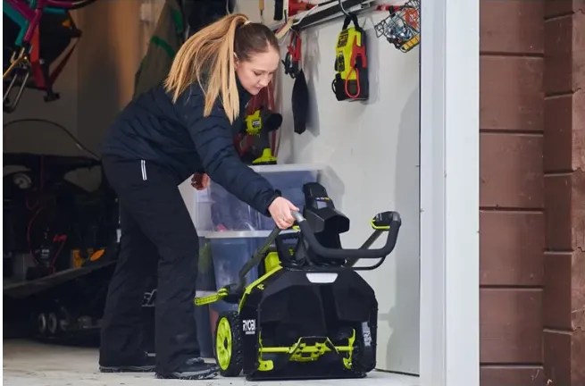 Ryobi RY18STX45A-0 Snöslunga Brushless 45 cm 18V