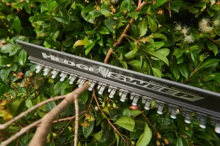 Ryobi RY18PHT40A-0 Teleskopisk häcksax 40 cm 18V *